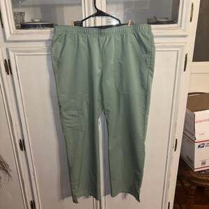 Sanibel Contemporary Collection Petite Sage Green Elastic Waist Cargo Scrub Pant